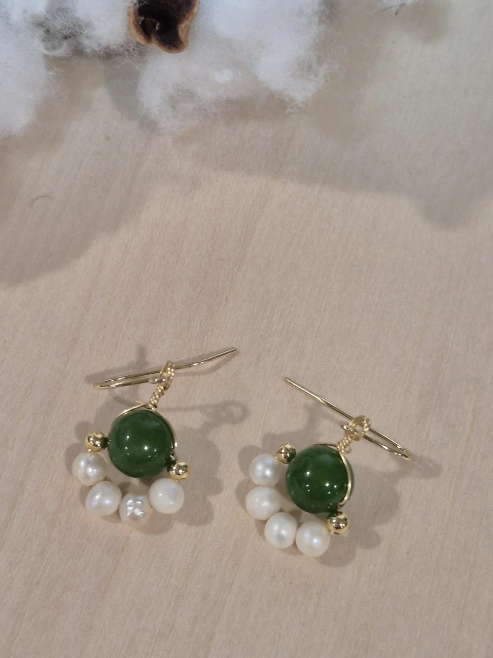 🎉🎉NEW🎉🎉 GOEGEOUS!! 14kt Gold FilledJADE AND FRESHWATER Pearl Dangle Earrings